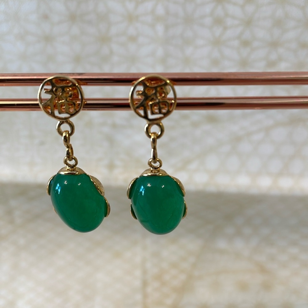 Super cute pierced earring.